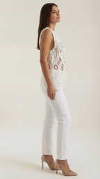 Blusa Asimétrica Delia con Detalles de Encaje