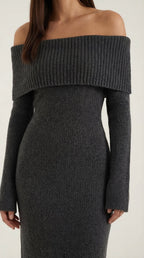 Vestido largo ajustado con hombros descubiertos de Quinlan
